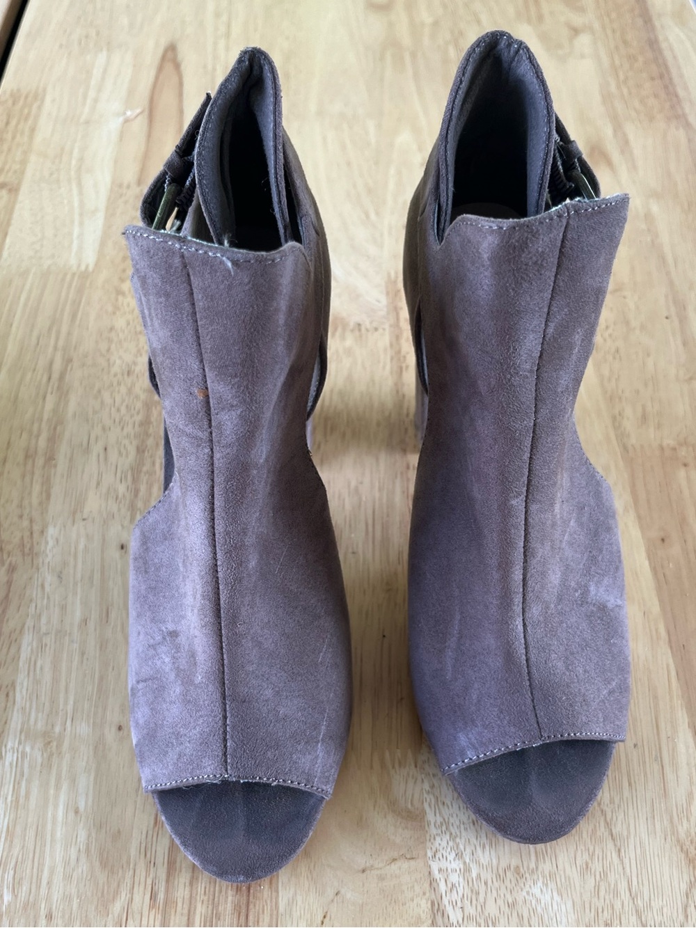 Penny Loves Kenny Brown Suede Peep-Toe Mules
